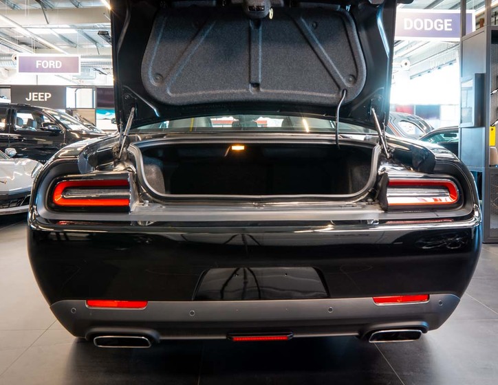 Dodge Challenger 6
