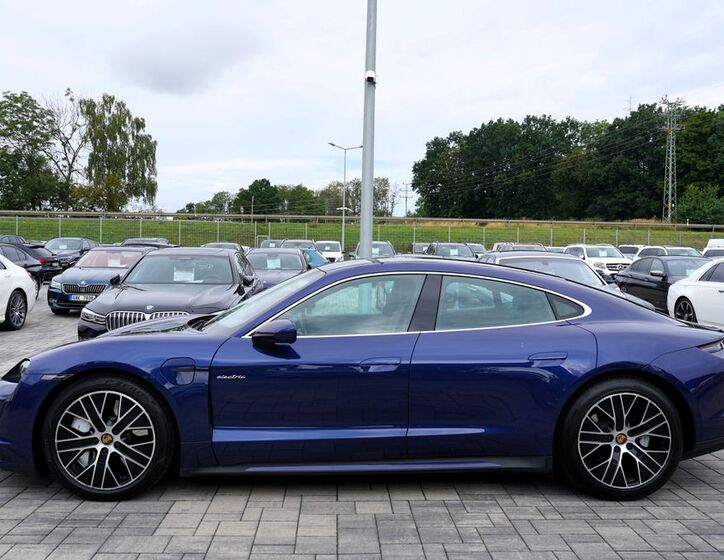 Porsche Taycan 3
