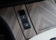 Lexus LM 350h 26