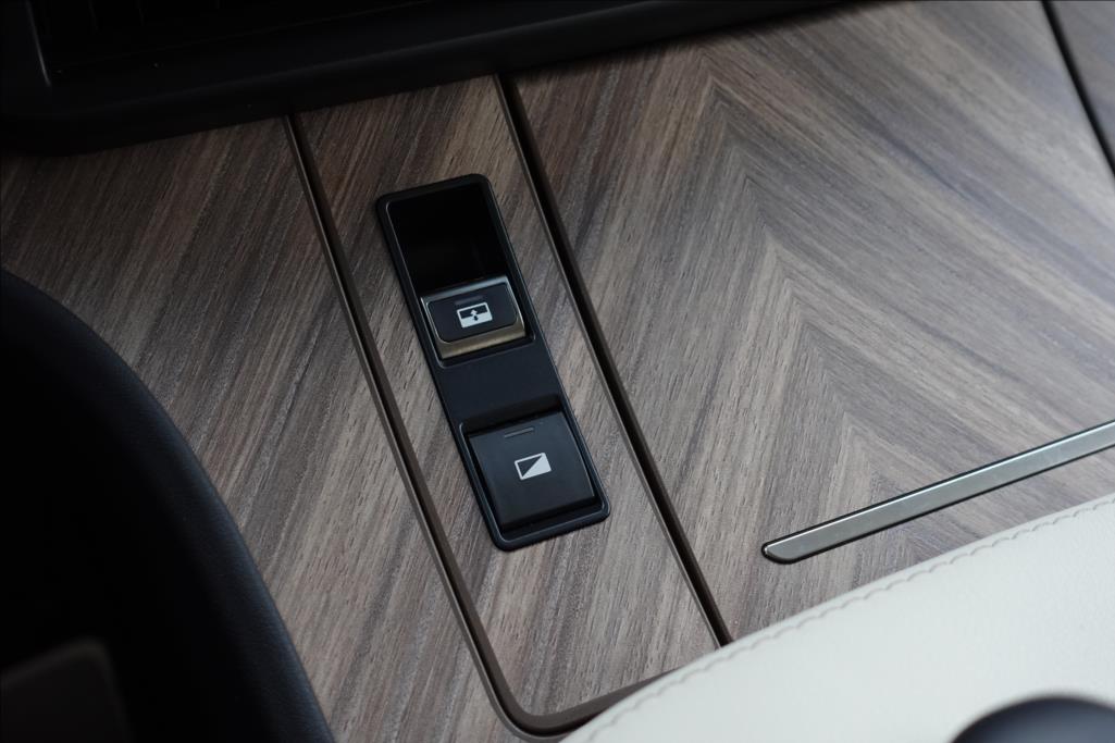Lexus LM 350h