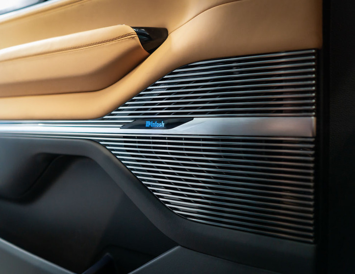 Jeep Grand Wagoneer 21