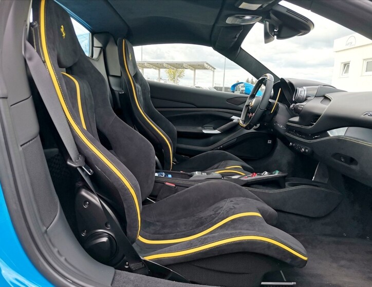 Ferrari F8 20