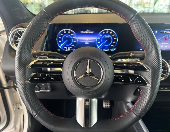 Mercedes-Benz EQB 13