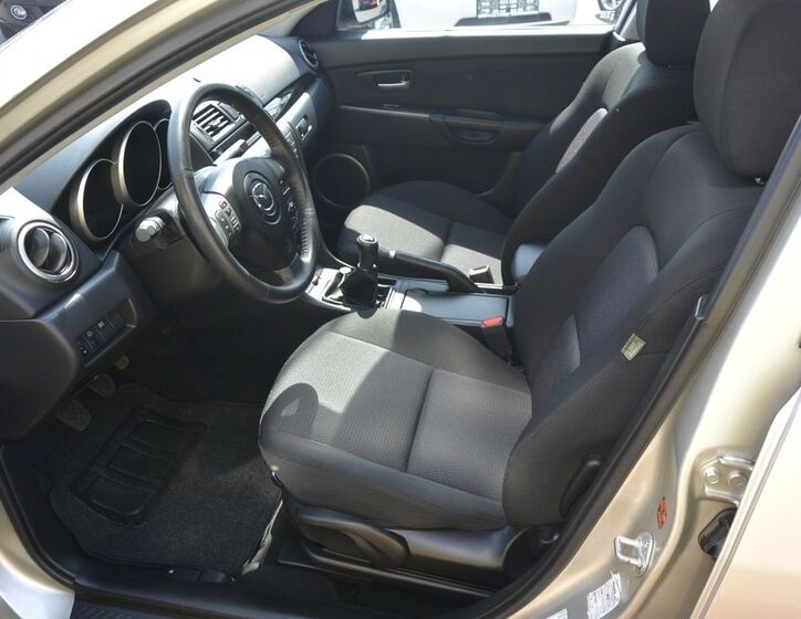 Mazda 3 8