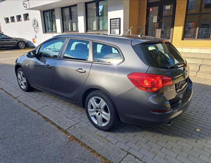 Opel Astra 9