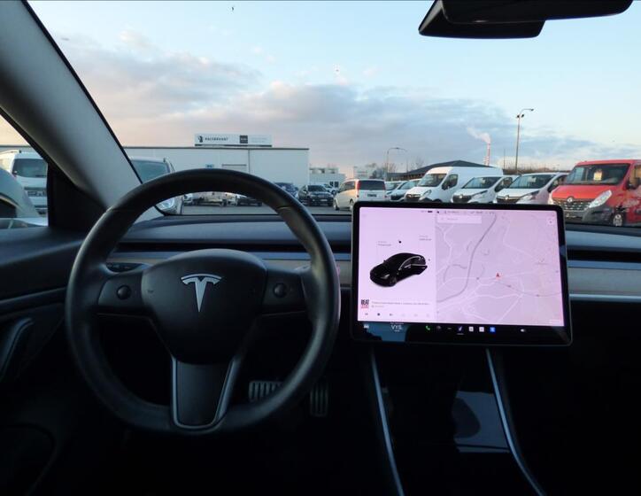 Tesla Model 3 10
