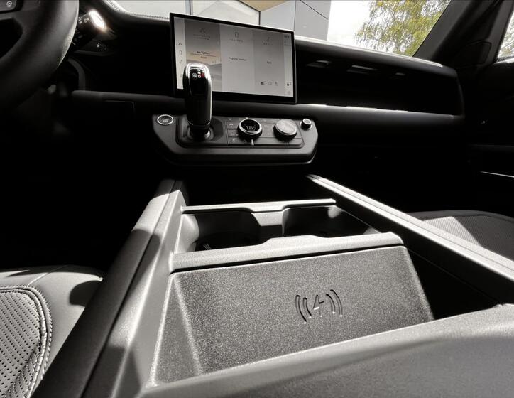 Land Rover Defender 12