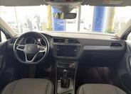 Volkswagen Tiguan 9