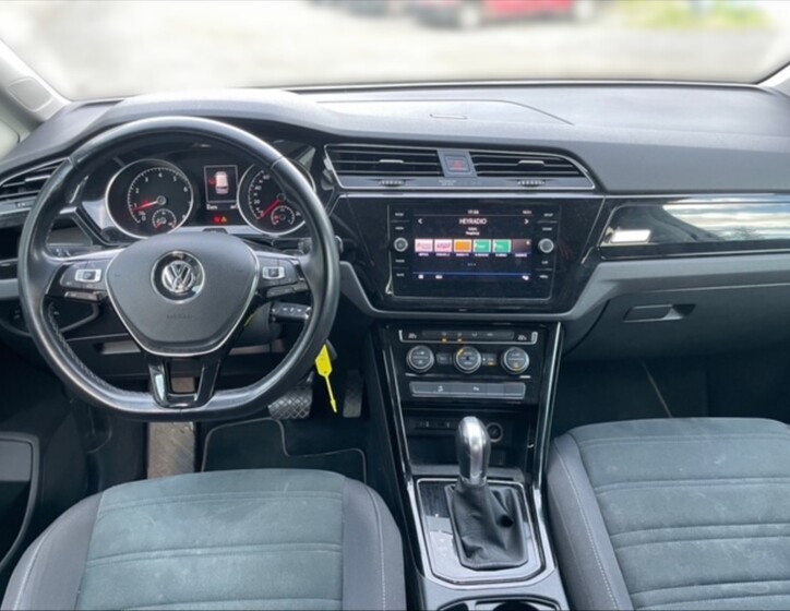 Volkswagen Touran 9