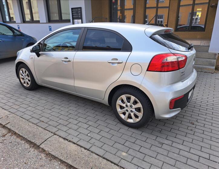 KIA Rio 6