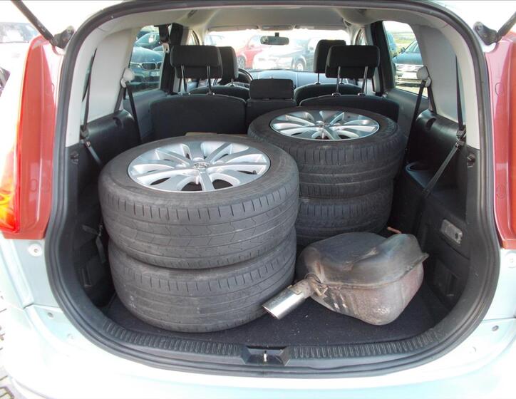 Mazda 5 11