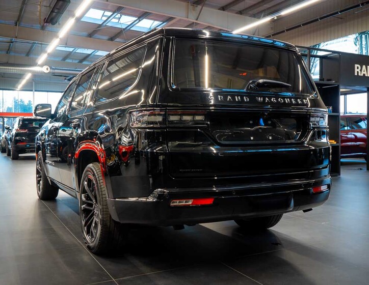 Jeep Grand Wagoneer 3