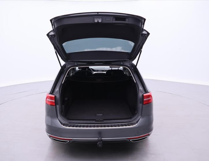 Volkswagen Passat 9