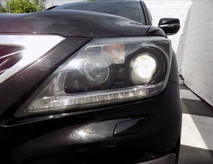 Lexus LX 570 44
