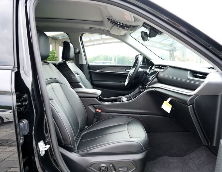 Jeep Grand Cherokee 30
