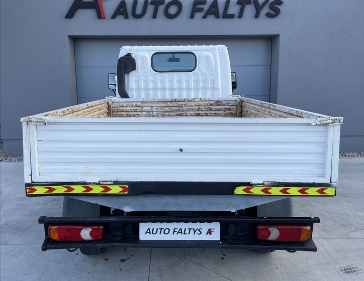 Nissan Cabstar 4