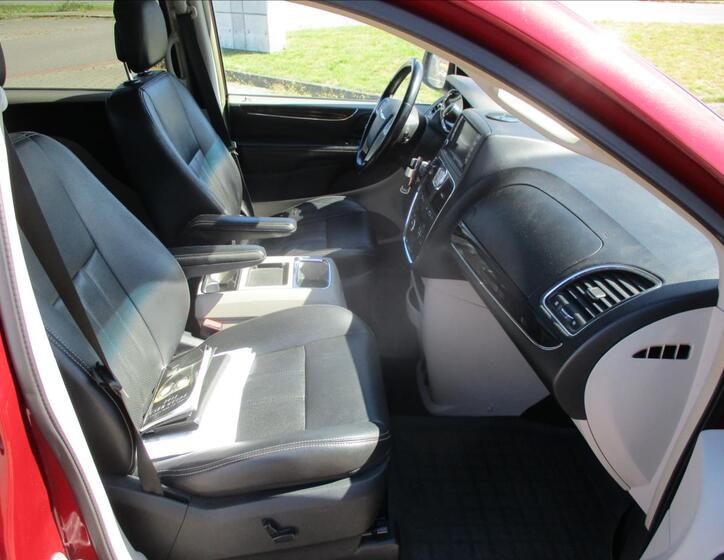 Chrysler Town & Country 12