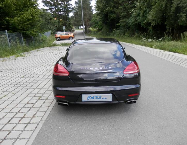 Porsche Panamera 8