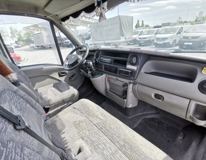 Renault Master 8