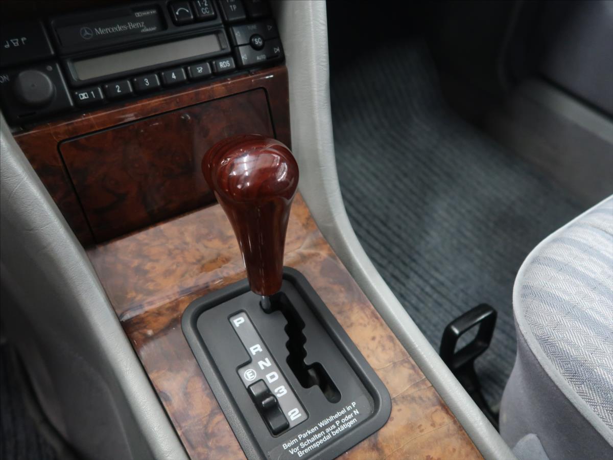 Mercedes-Benz 124
