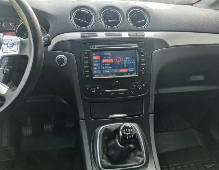 Ford Galaxy 18