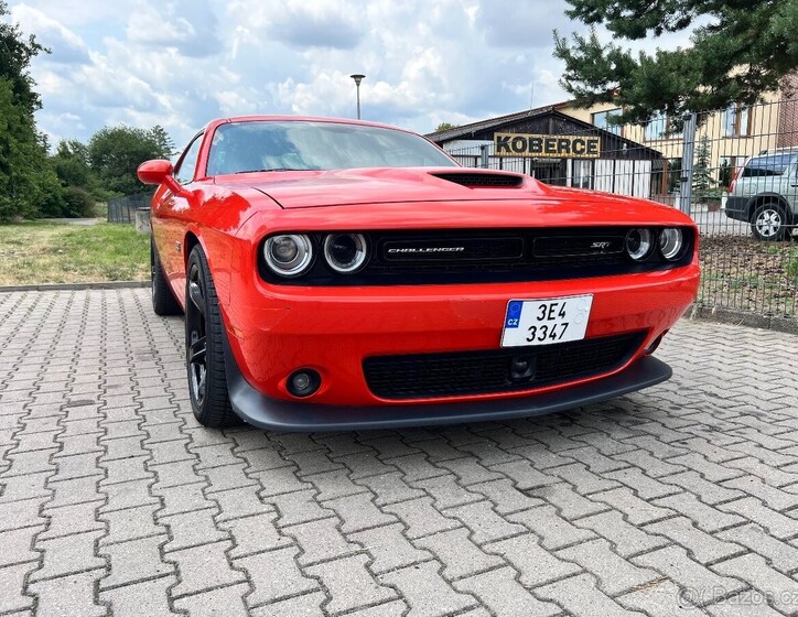 Dodge Challenger 1