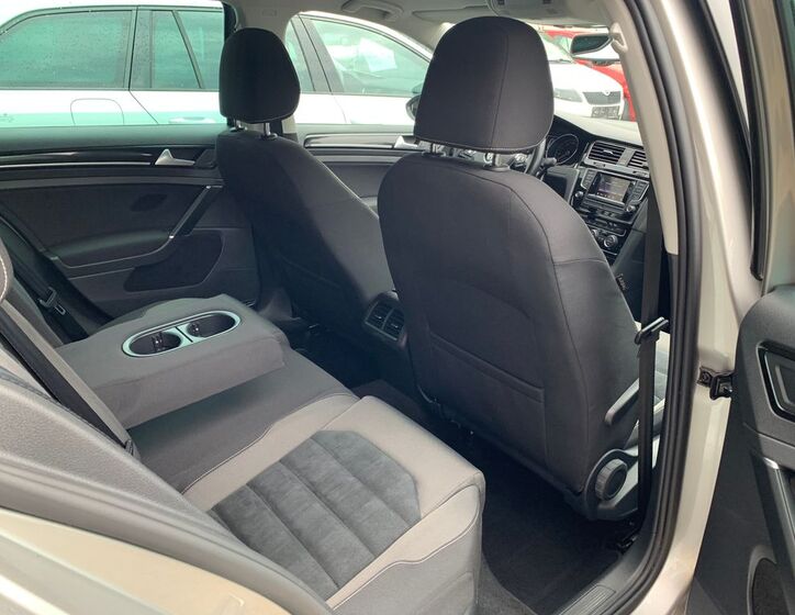Volkswagen Golf 21
