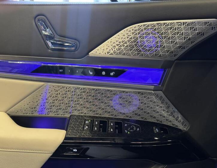 BMW i7 7