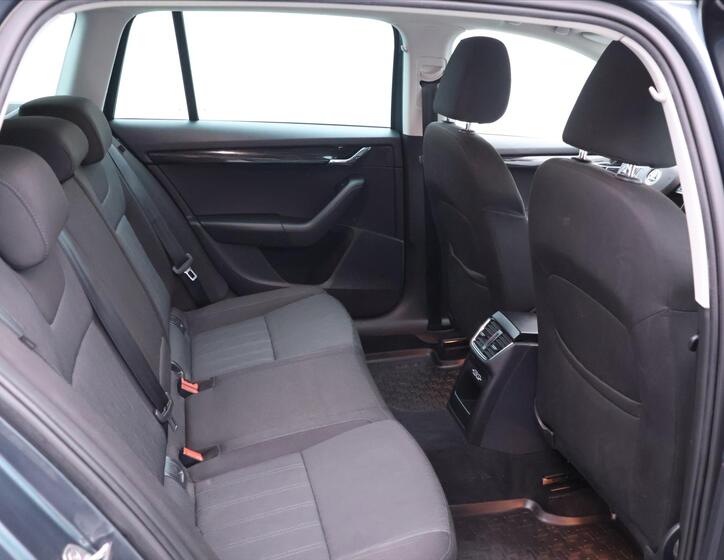 Škoda Octavia 14