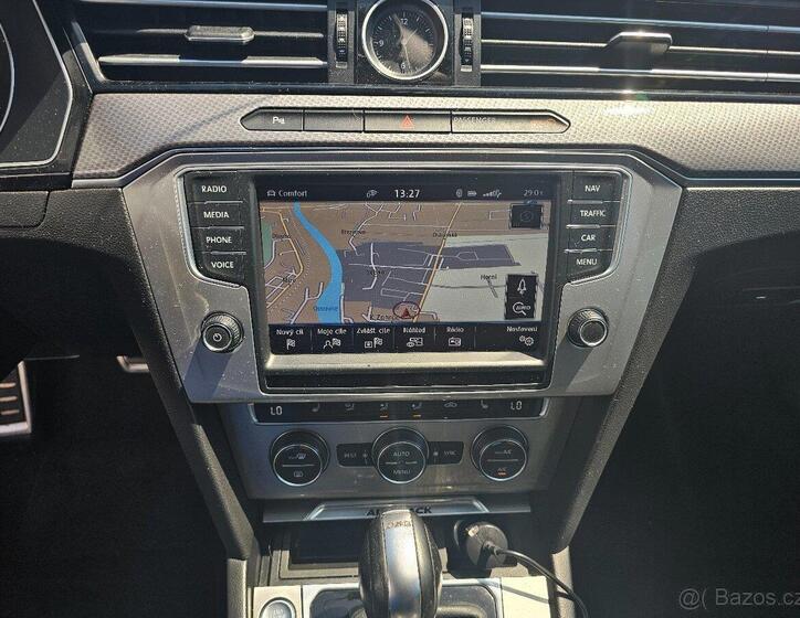 Volkswagen Passat 9