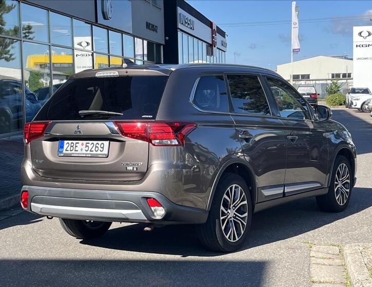 Mitsubishi Outlander 5