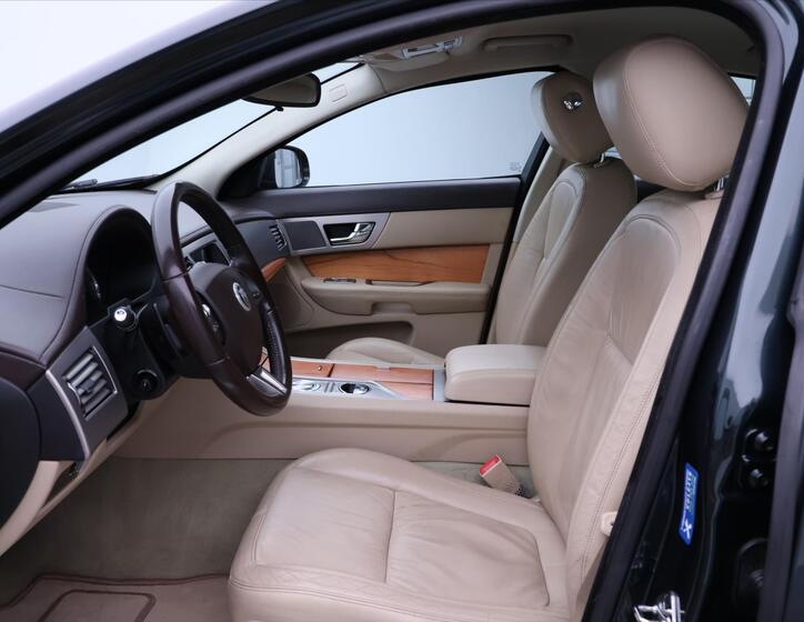 Jaguar XF 11