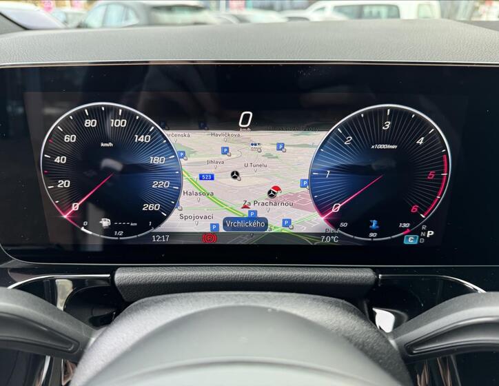 Mercedes-Benz GLA 8