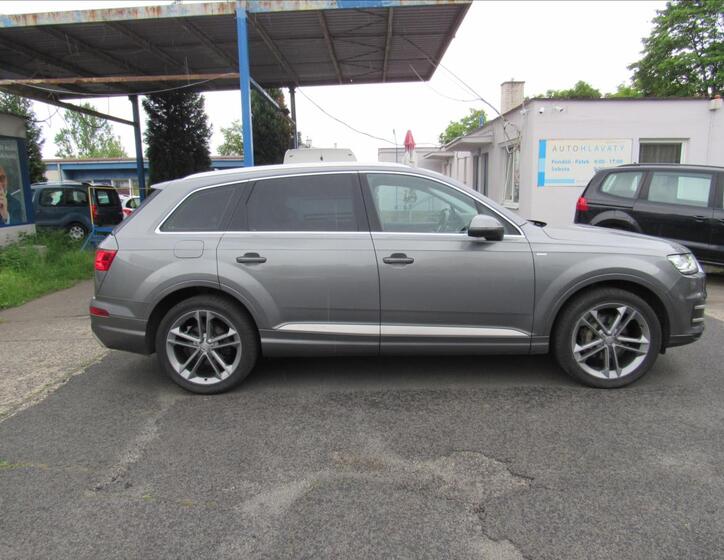 Audi Q7 8