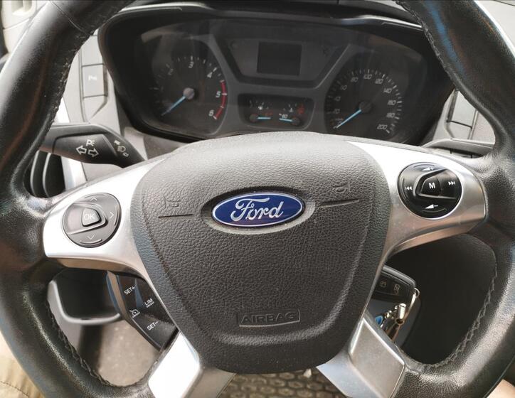 Ford Transit 9