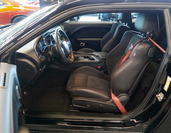 Dodge Challenger 13