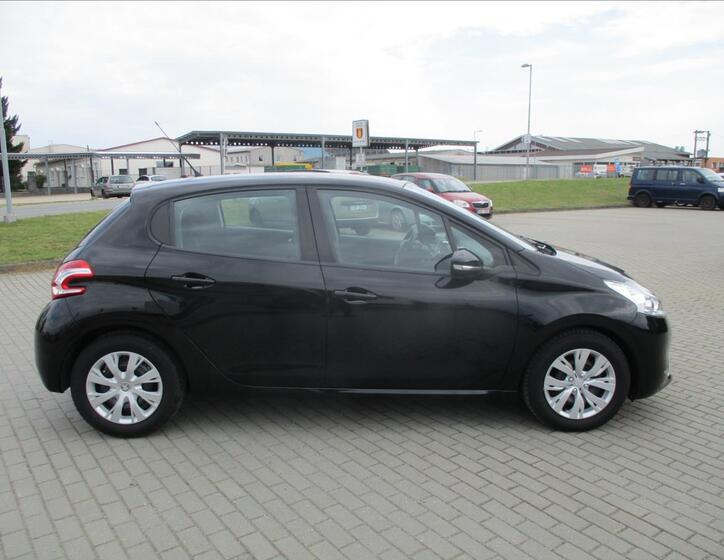 Peugeot 208 5