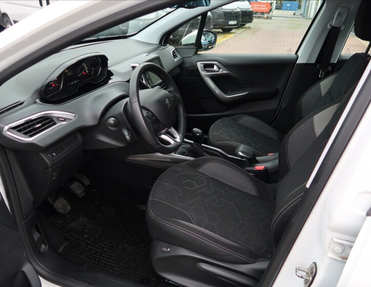Peugeot 2008 9
