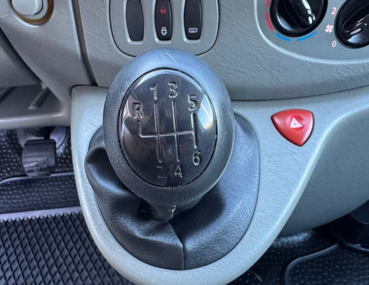 Renault Trafic 11