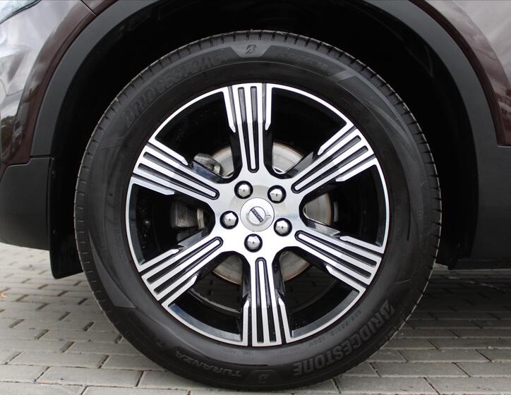 Volvo XC40 9