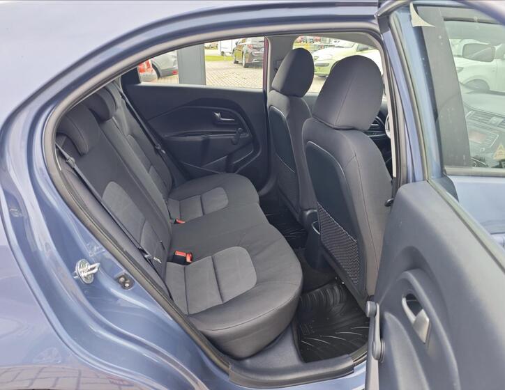 KIA Rio 13
