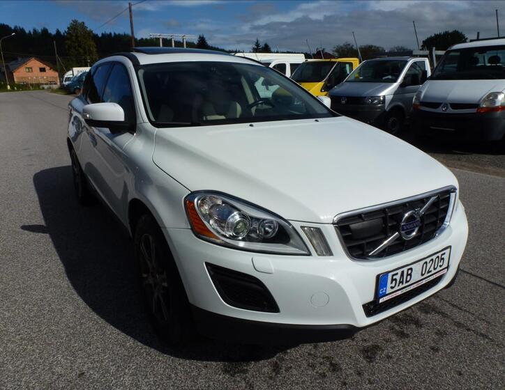 Volvo XC60 4