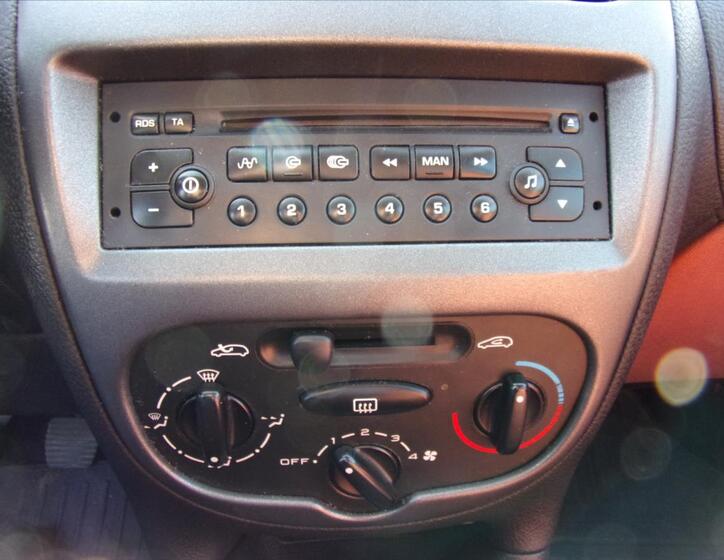 Peugeot 206 17