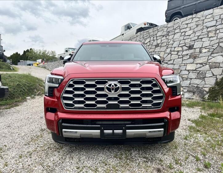 Toyota Sequoia 2