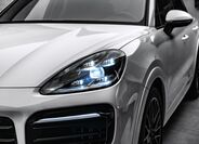 Porsche Cayenne 8