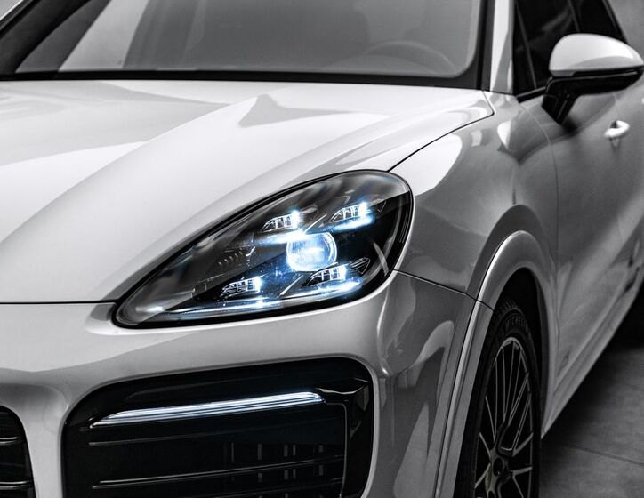 Porsche Cayenne 8