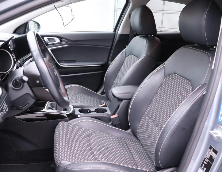 KIA XCeed 10