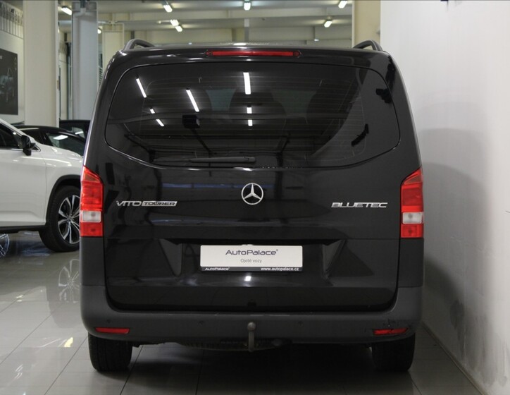 Mercedes-Benz Vito 4