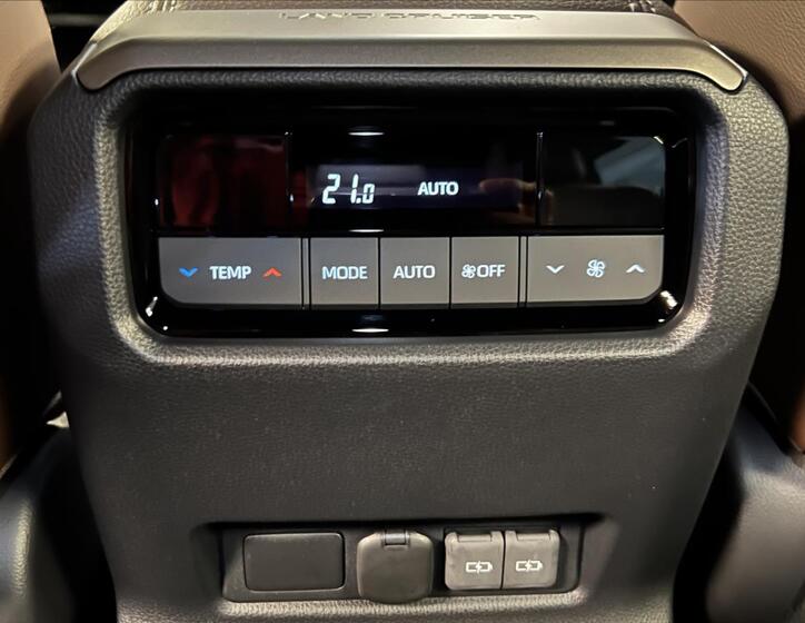 Toyota Land Cruiser 9