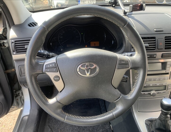Toyota Avensis 10